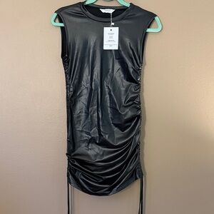 Amisu Shiny Black Ruched Mini Dress